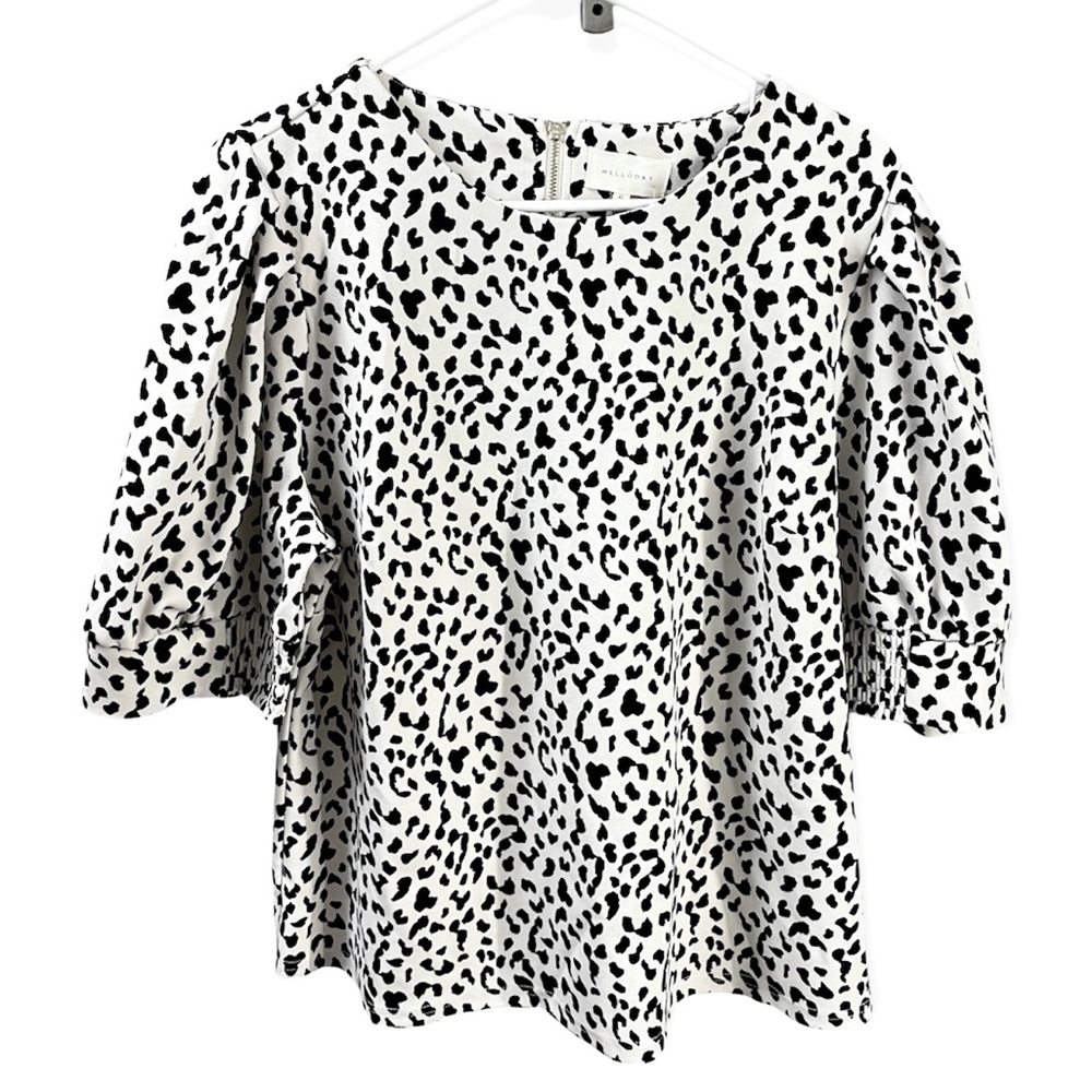 MELLÓDAY Cheetah Print V-Neck Blouse NWT